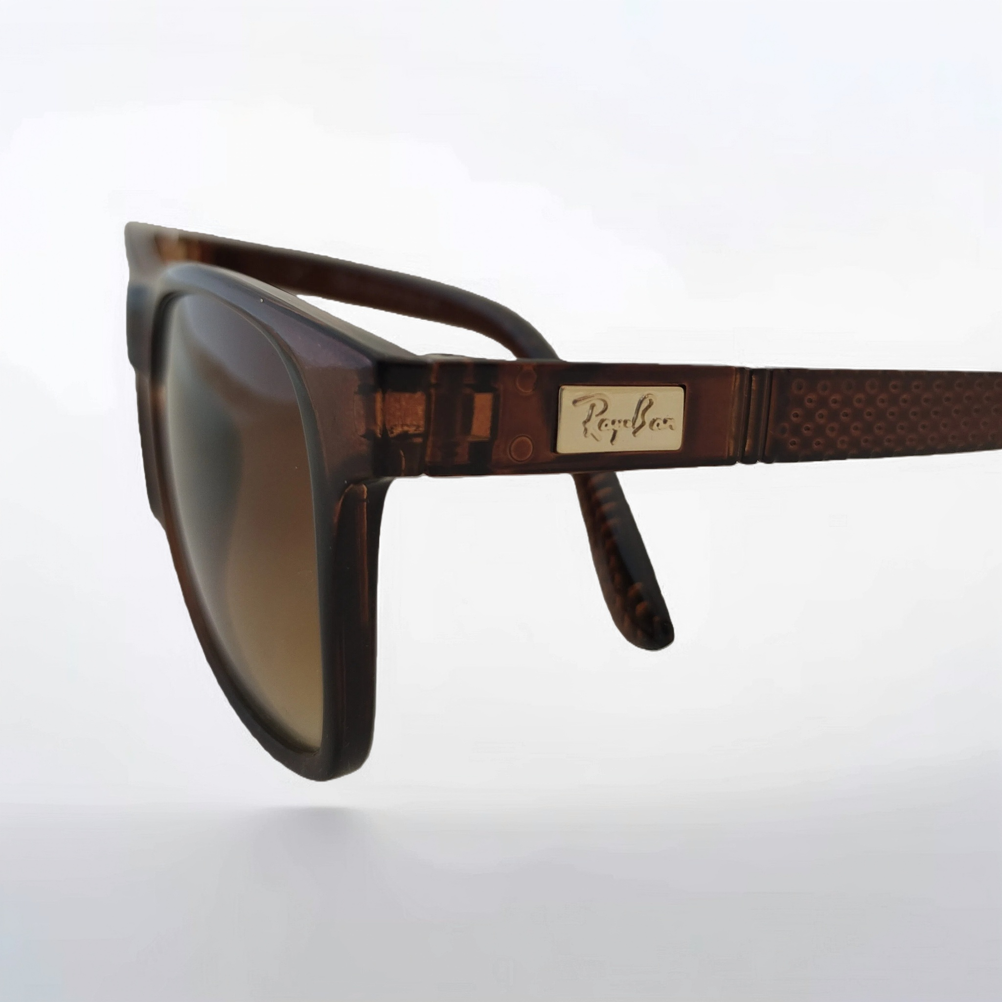 عینک-آفتابی-کلاسیک-ریبن